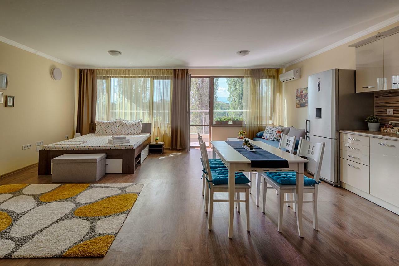Riverside Apartments Plovdiv With Free Parking ภายนอก รูปภาพ